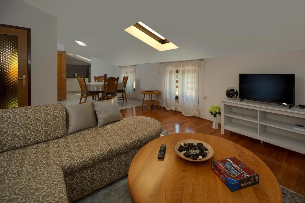 App Fiorela Poreč Exteriör bild